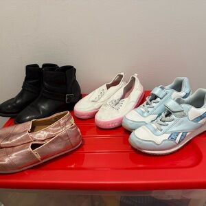 Reebok Kids' Light Blue and White Boots